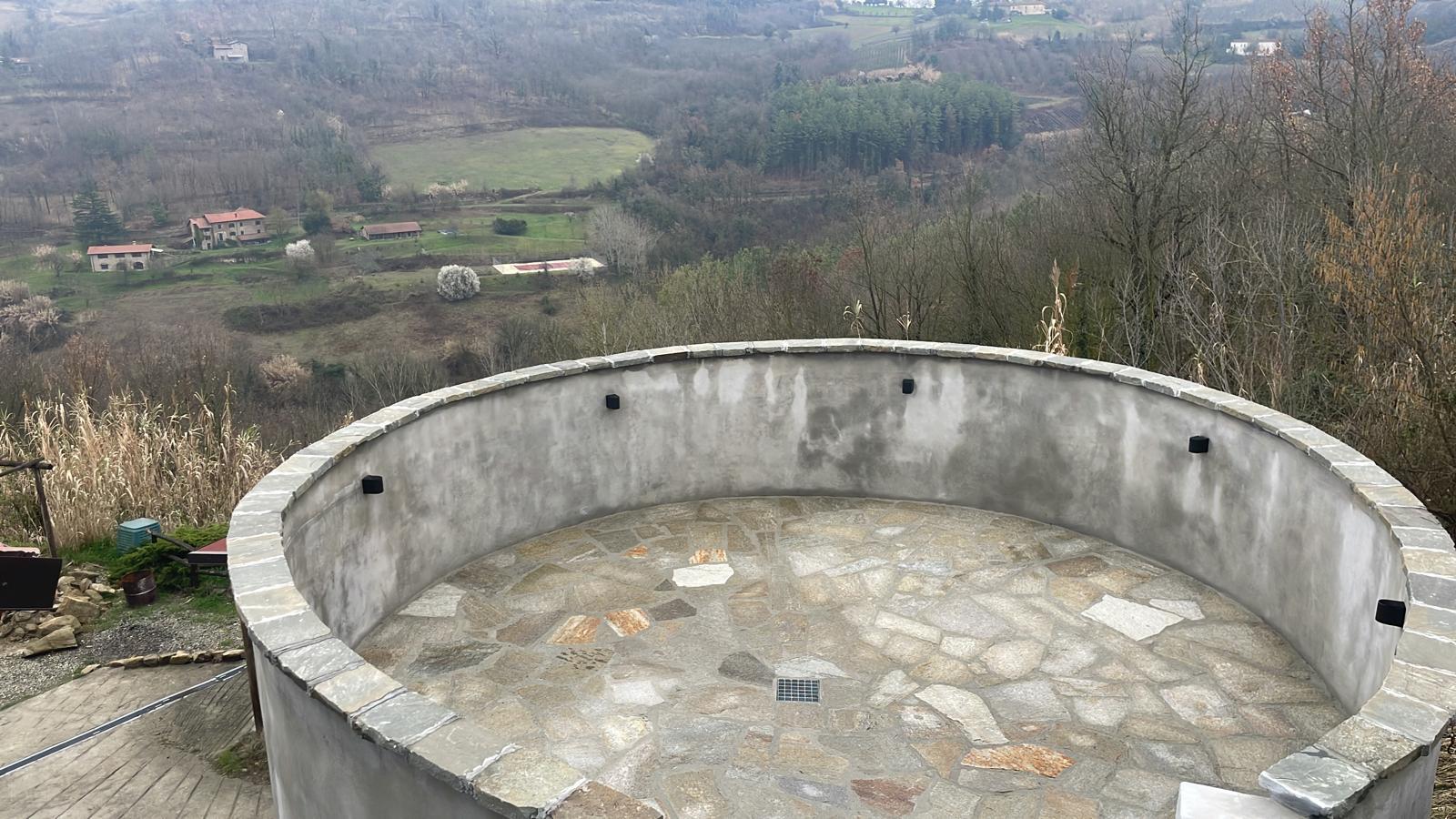 La terrazza di Casa alla Croce con vista sulle colline